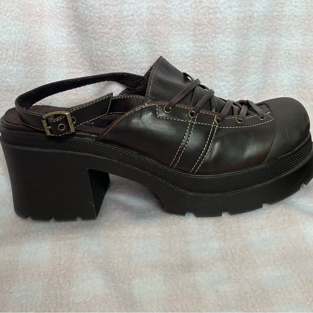Healed shoes